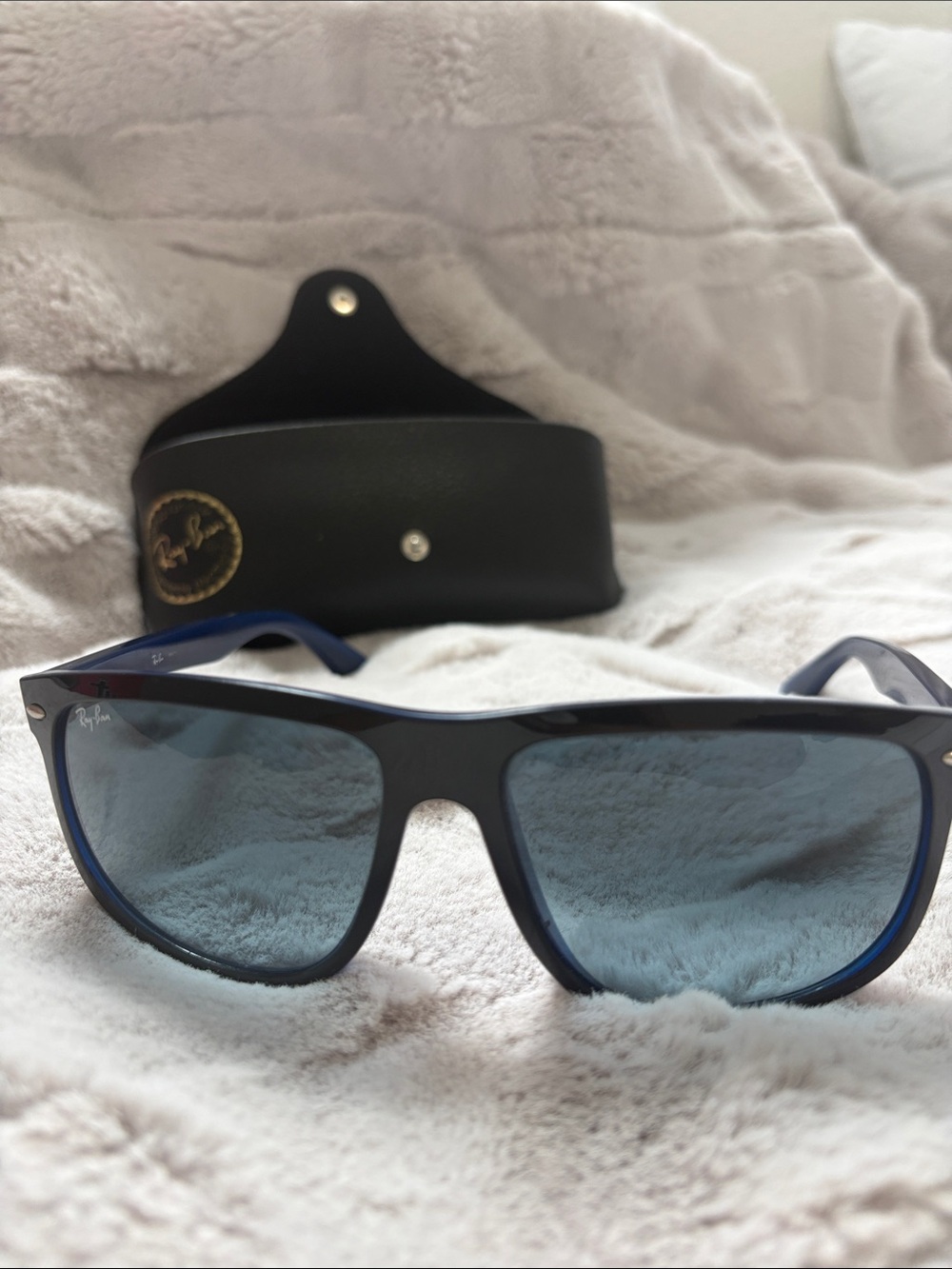 Ray-Ban Men’s Black and Blue Frame Sunglasses with Blue Lenses